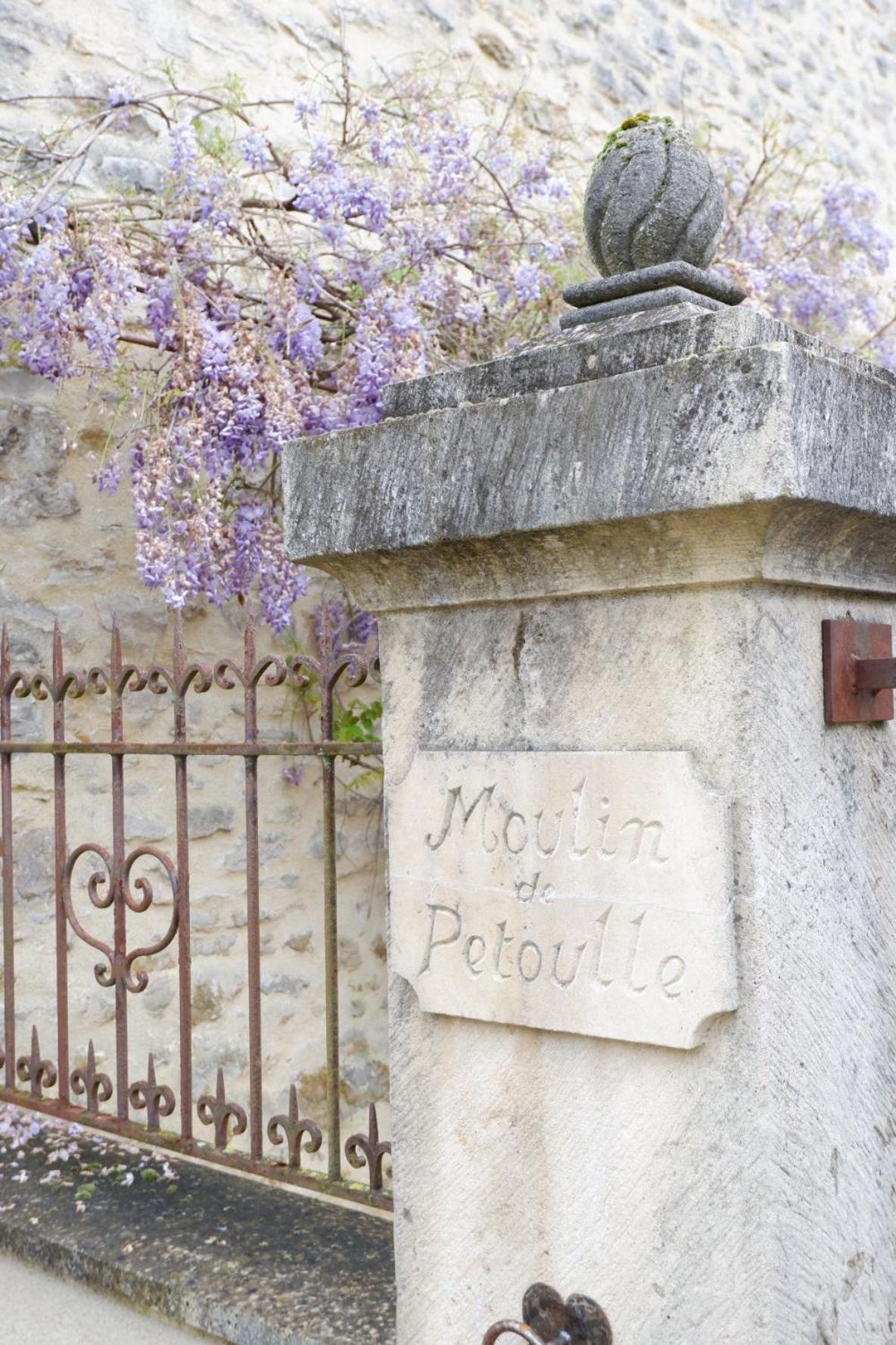 Hotel Moulin De Petoulle Charenton-du-Cher Exterior foto